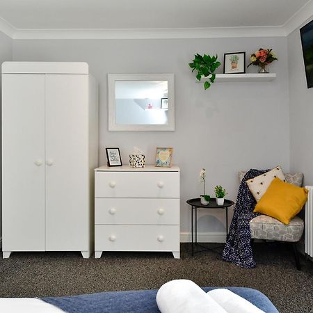 Free Parking - Heart Of The City - Superb Townhouse & Garden - Peaceful Area But Only 5Min Walk To Beach, Shops, Bars, Arena, Marina, Parks Swansea Exterior foto