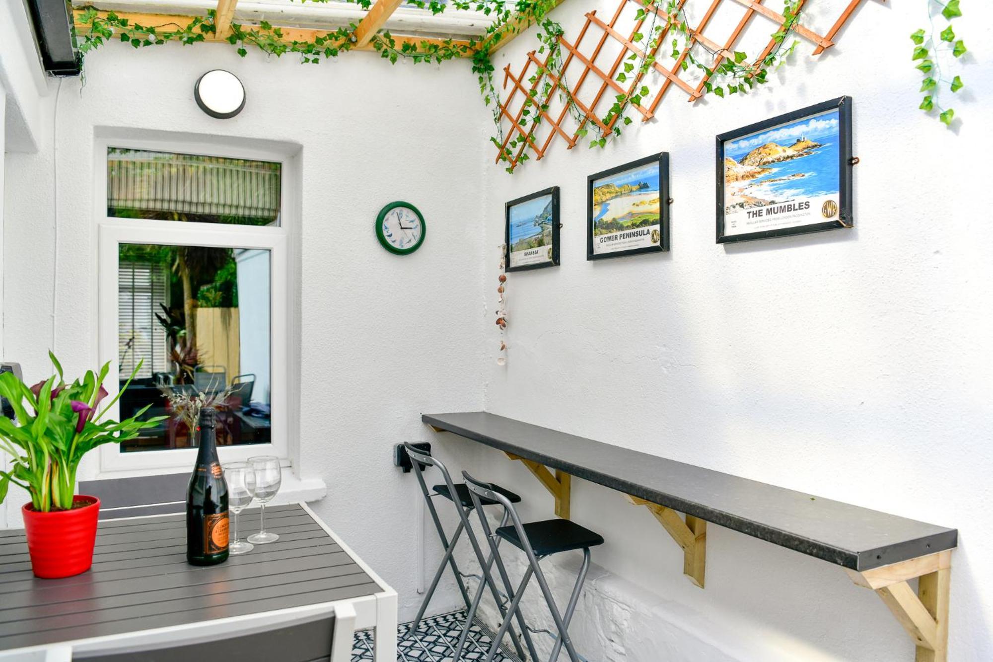 Free Parking - Heart Of The City - Superb Townhouse & Garden - Peaceful Area But Only 5Min Walk To Beach, Shops, Bars, Arena, Marina, Parks Swansea Exterior foto